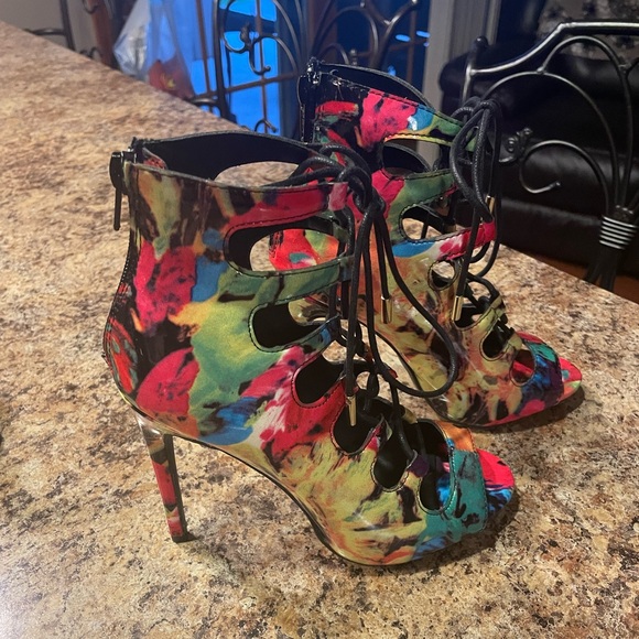 Size 6 candies multicolor heels - Picture 1 of 4